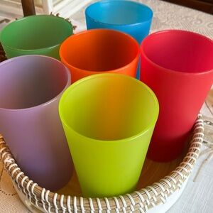 Plastic glasses with tray.
